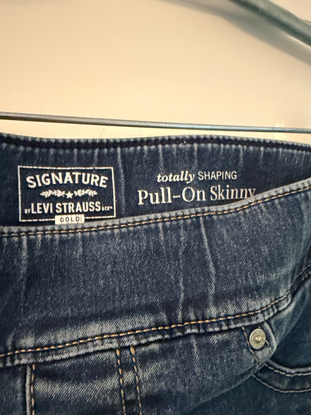 Levi Strauss & Co. Signature Gold Totally Shaping Pull-On Skinny Jeans Women’s M